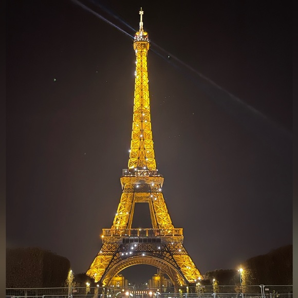 Meet your Posher, Dee - Picture 2 of 9